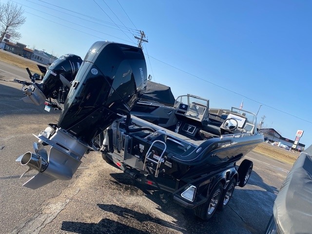 2024 Ranger 621pro 400V10 $134,000 Black out Image